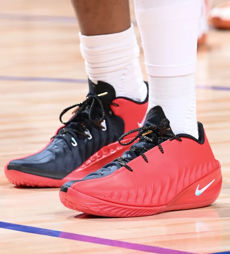 开云App-红蓝鸳鸯！汤普森兄弟均穿着G.T Cut4迎来正面对决