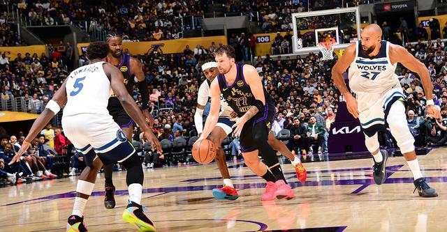 开云中国-东契奇31+11+11里夫斯31分 湖人主场轻取森林狼