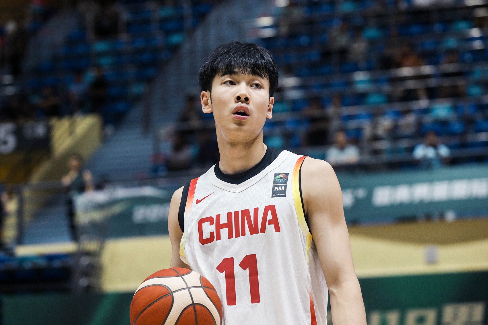 开云中国-媒体人：张博源选路易斯维尔会拿到更高的NIL收入 但面临更多挑战