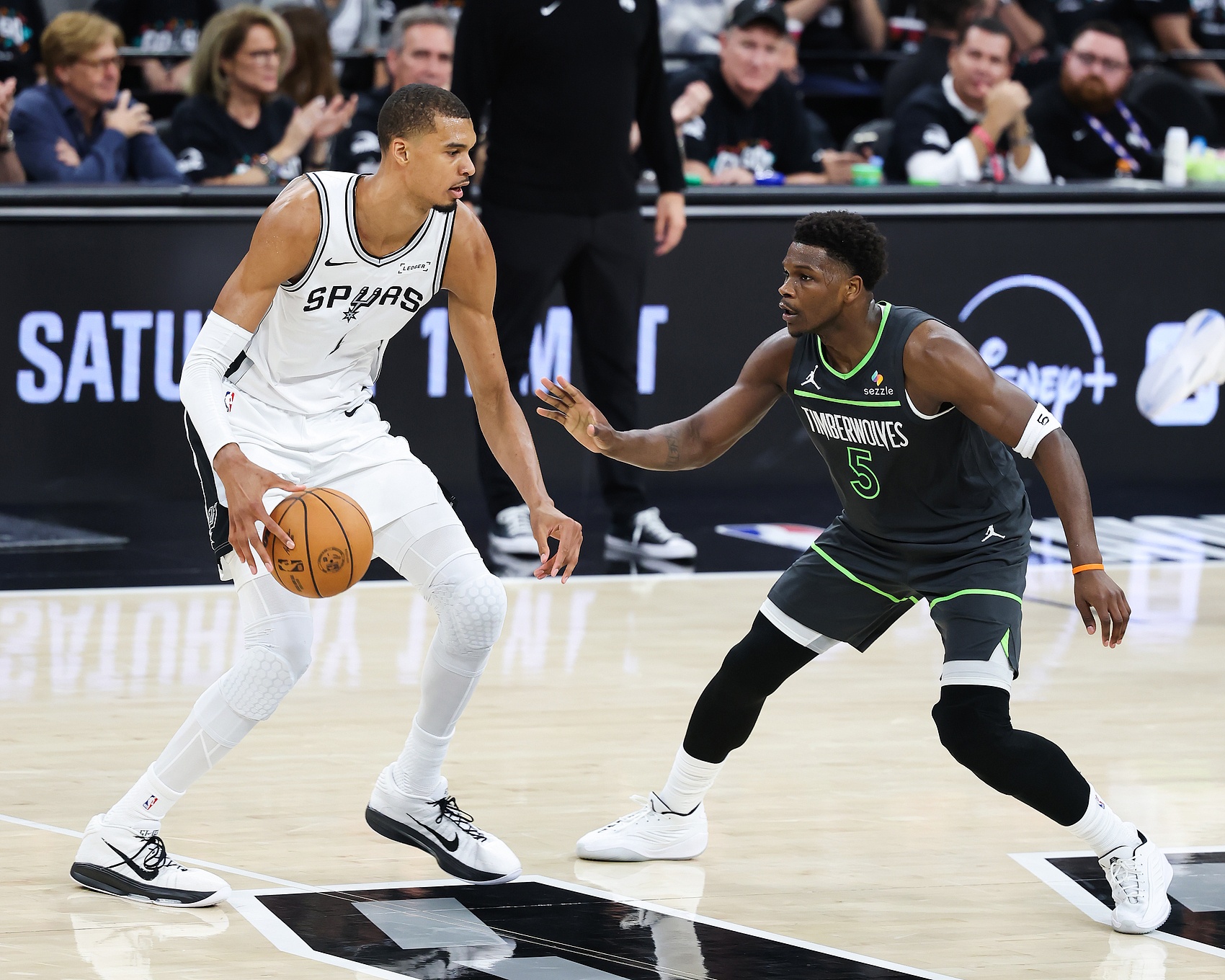 开云体育下载-马刺拿赛点？ESPN预测明日G4胜率：马刺63% 森林狼37%